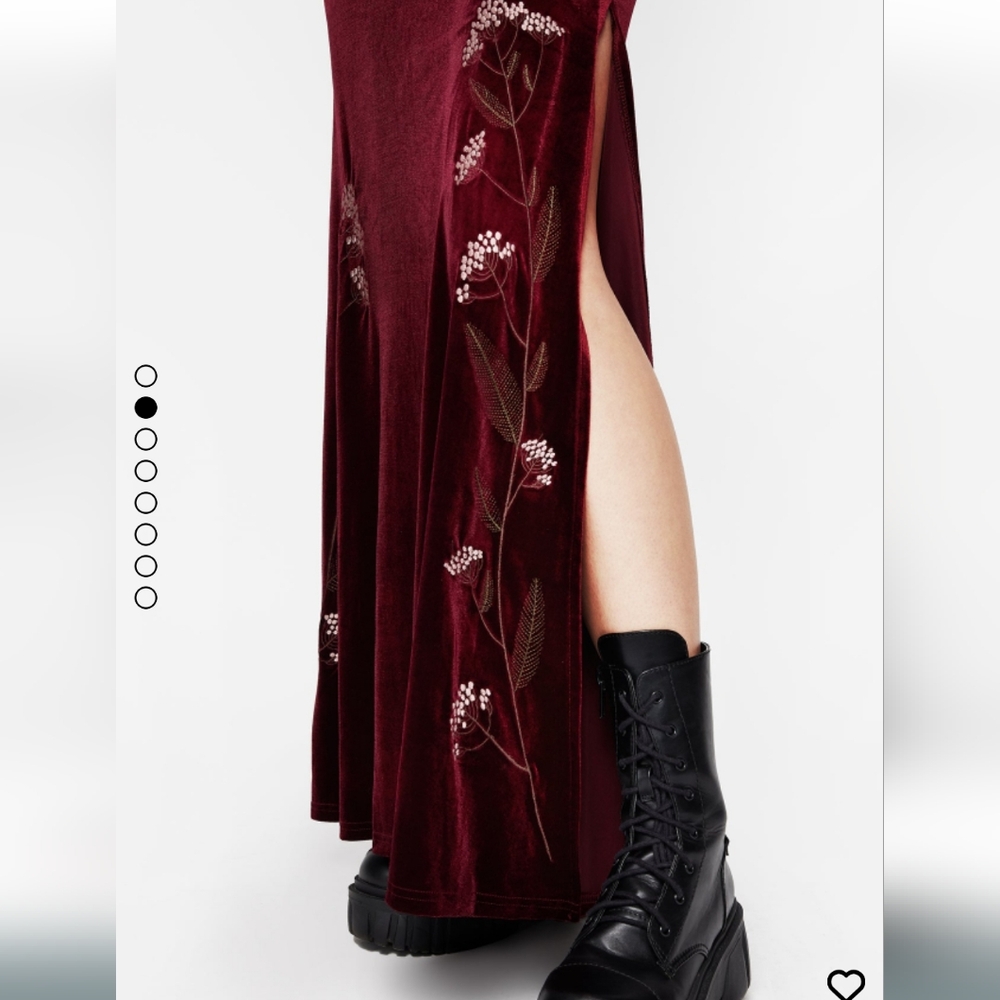 Virosa Red Velvet Dress - Picture 2 of 6